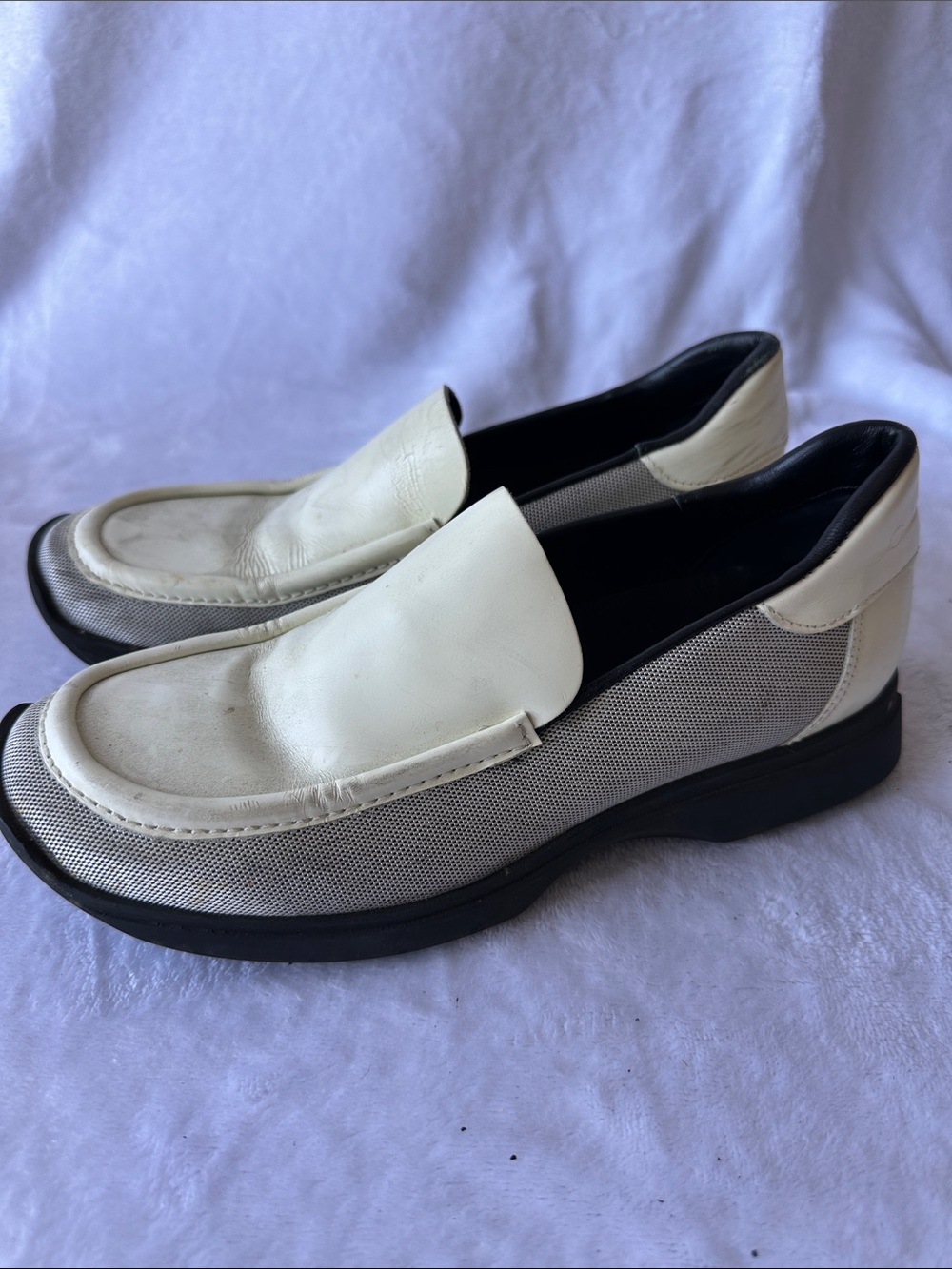 Gucci womens Casual Slip-On Loafers in Cream and Black